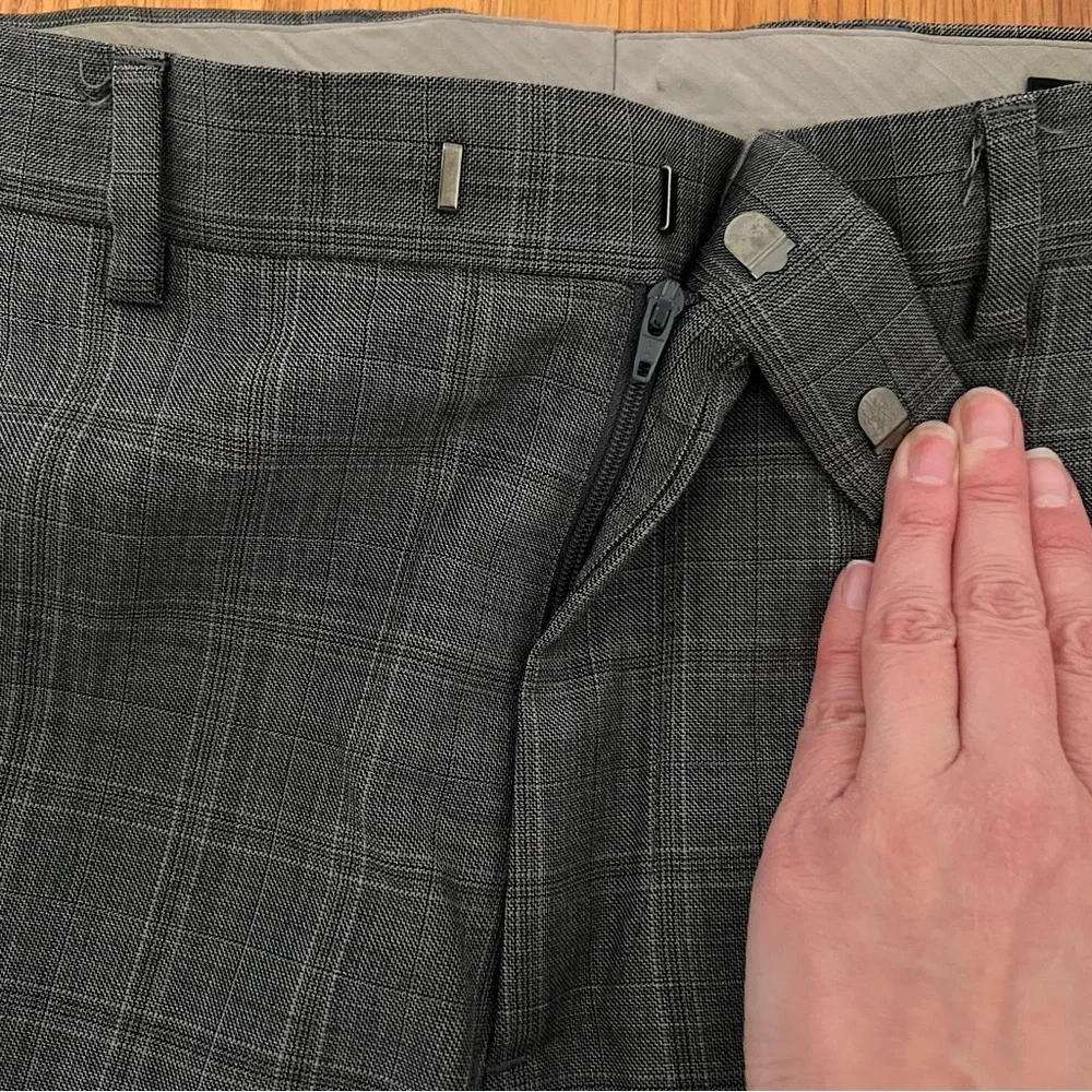 Banana Republic Tailored Slim Fit Men’s Suit – Light Gray Plaid – Preloved